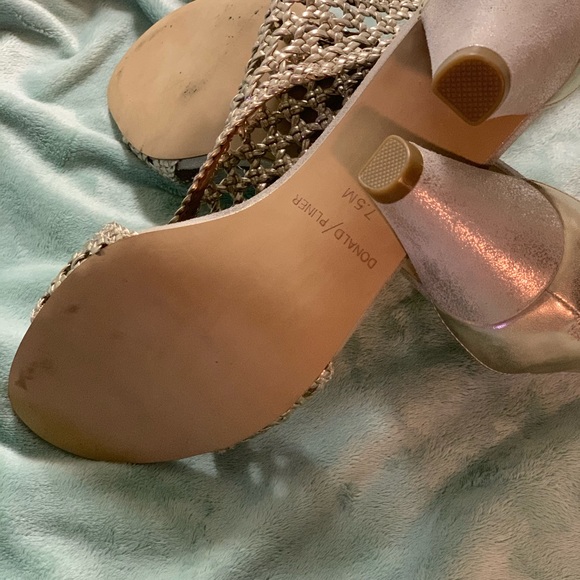 NWOT Donald J Pliner “Verona” Sandals - Picture 7 of 7